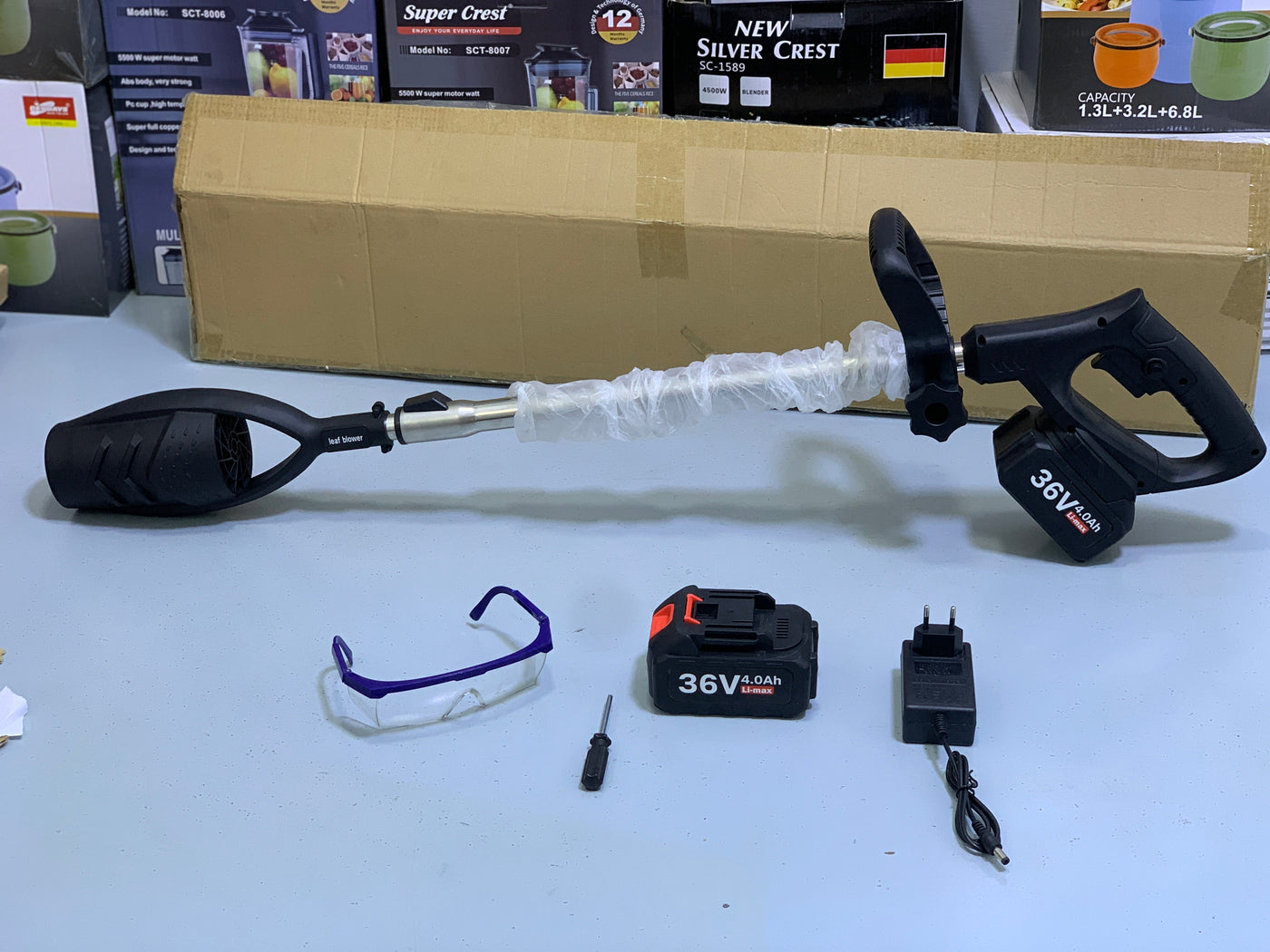 Leaf and Dust blower with Double 36v Batteries