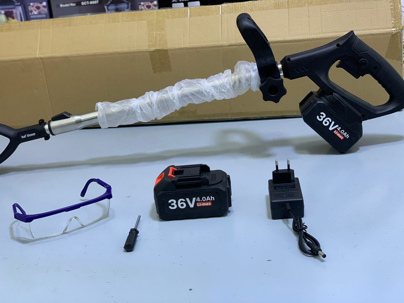 Leaf and Dust blower with Double 36v Batteries